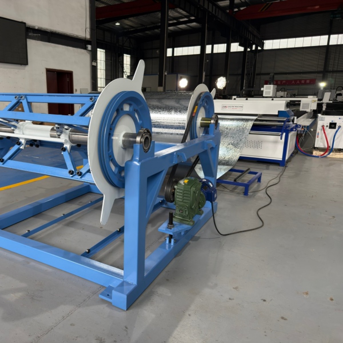 Automatic Uncoiling Decoiler Rack with Steel Coil