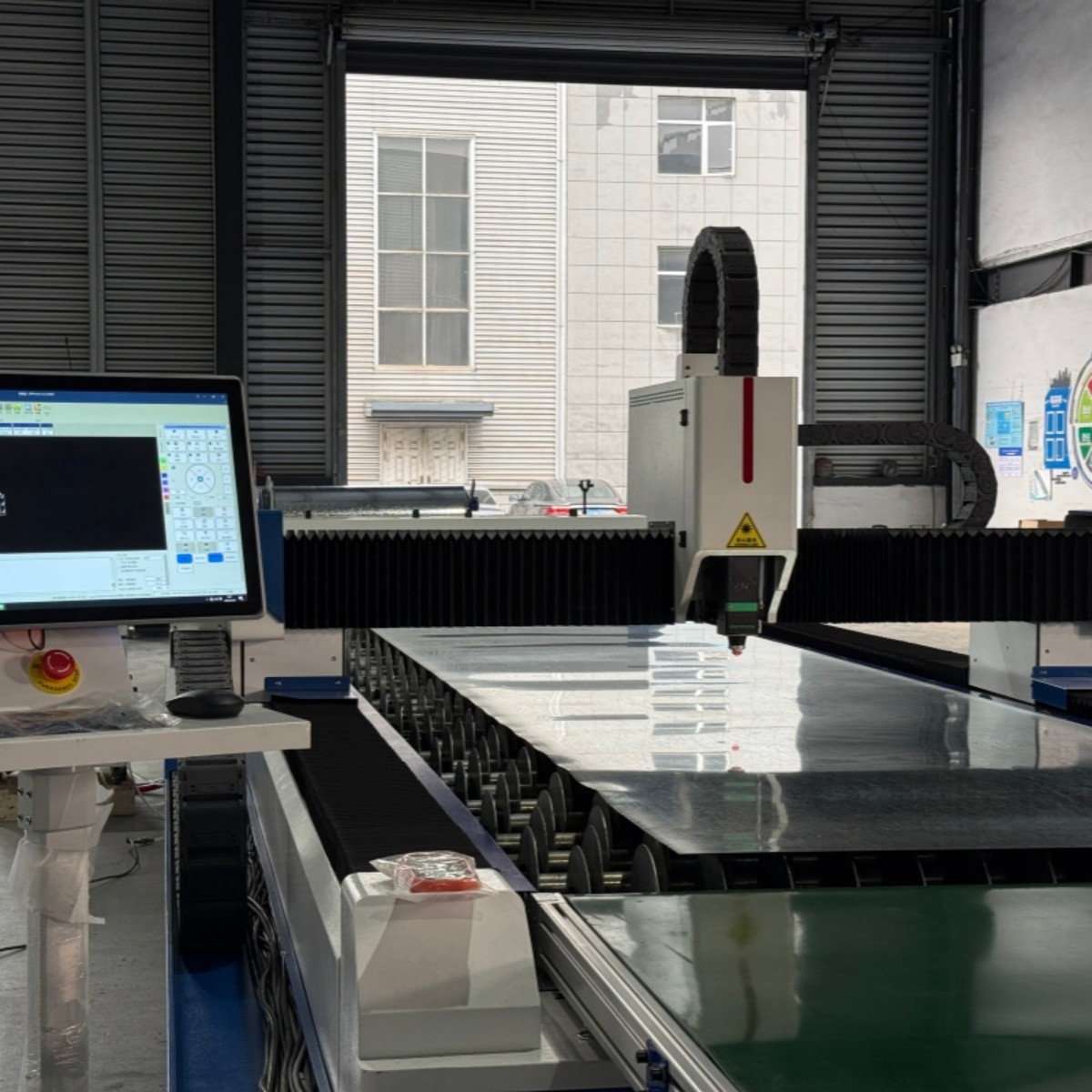 Fiber Laser Cutting Head and Sheet Bed Overview