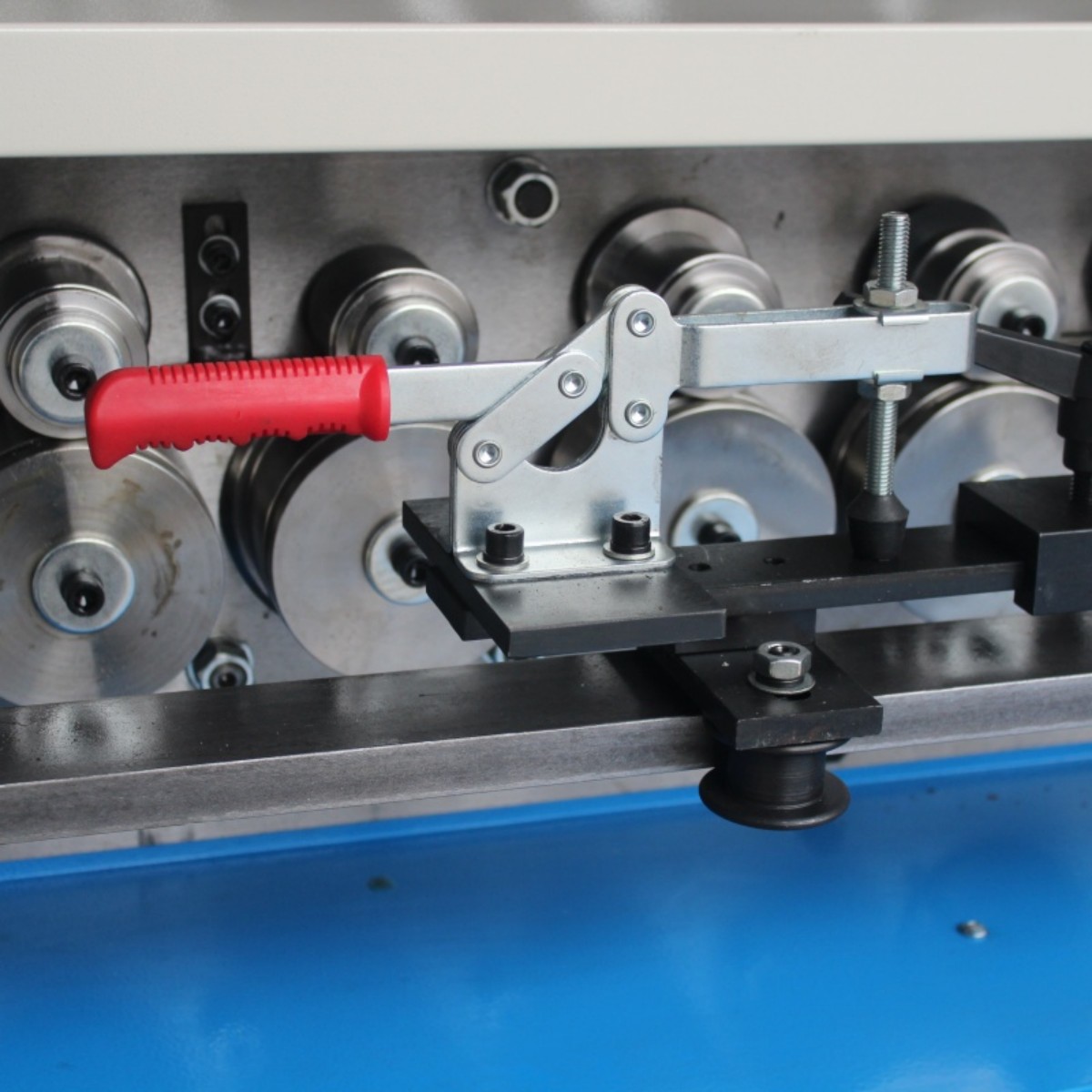 TDF Flange Infeed Clamp and Guide Rollers Detail