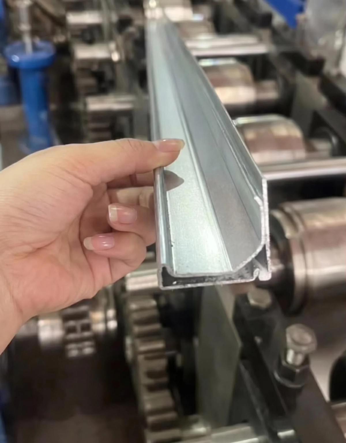 Formed TDC Flange Profile Handheld Close-Up