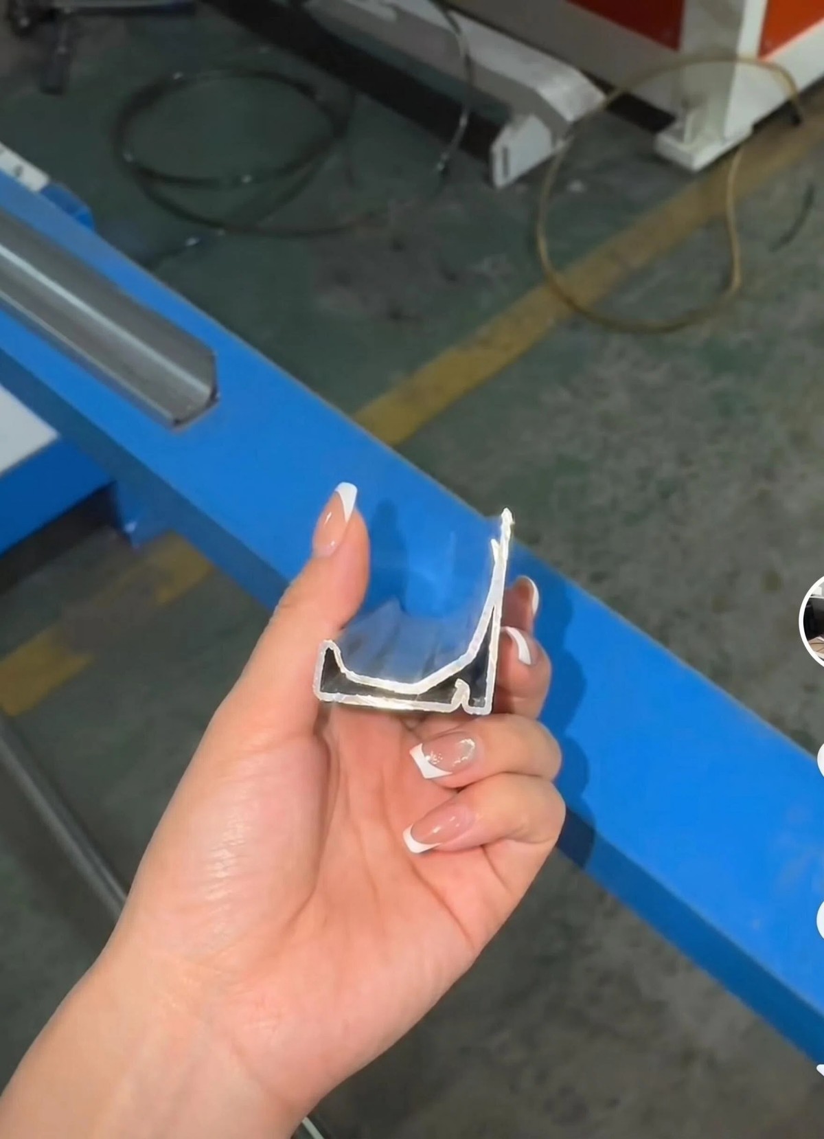 TDC Flange Cross Section Handheld View