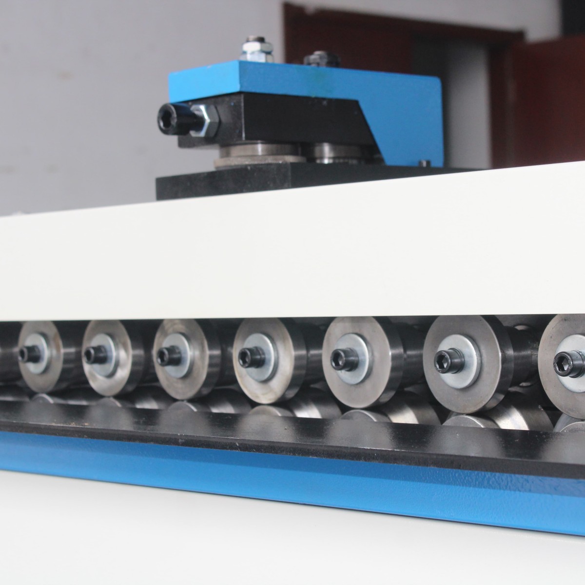 Multi-Station Forming Rollers Horizontal Detail